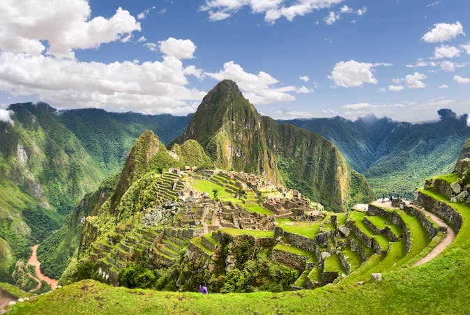 Organize a virtual tour of a culturally-significant location