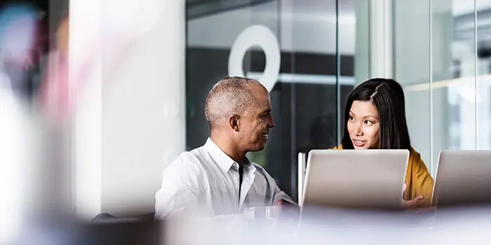 employee receiving manager feedback