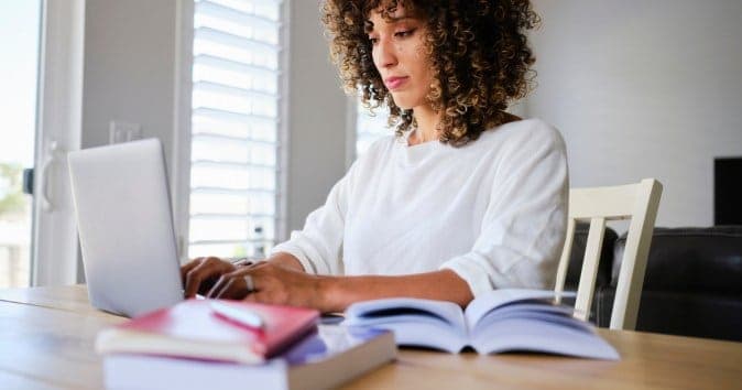 an-employee-keeps-learning-from-her-mentor