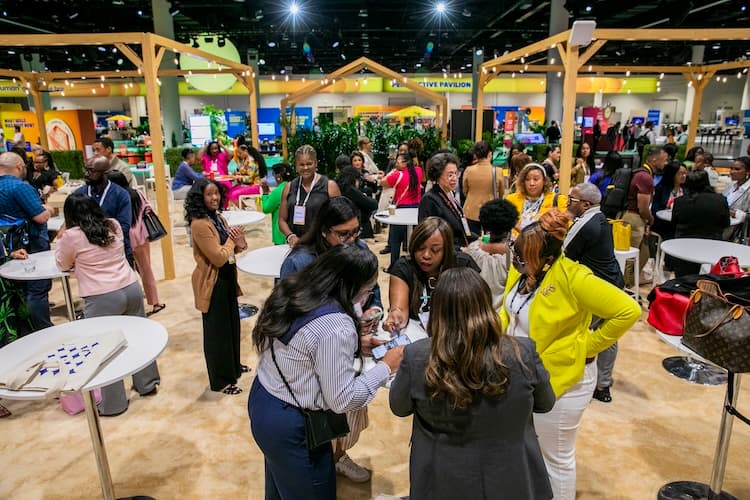 A group of HR practitioners network at Workhuman Live in Orlando