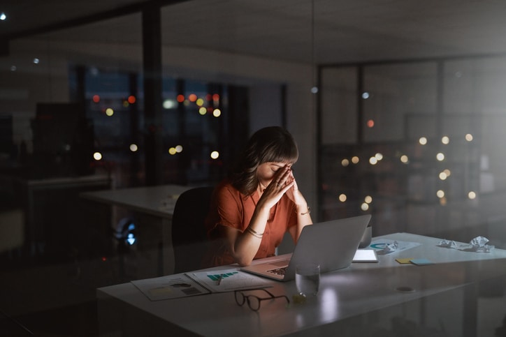 employee experiencing job burnout