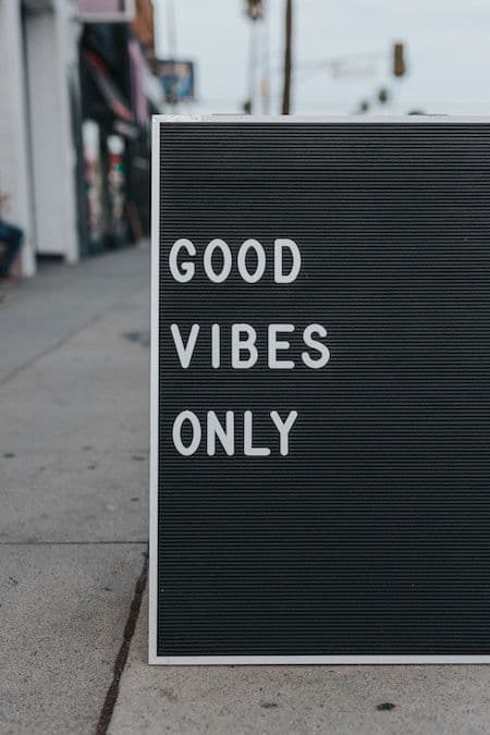 street sign that reads "Good vibes only"
